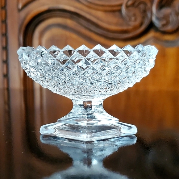 Vntg "English Hobnail"  Individual Nut / Salt Dip by Westmoreland - Picture 1 of 8